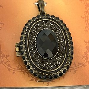 NWT Vintage Victorian Pendant that Opens, Gold, Black Gemstones